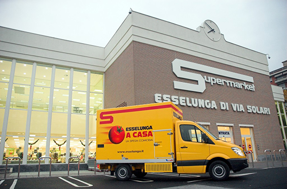 Camion e supermercato Esselunga